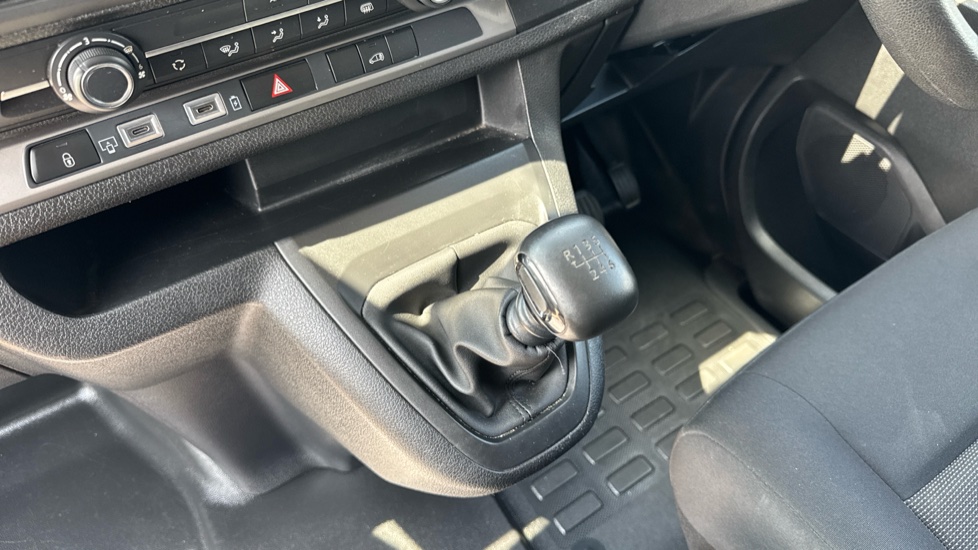Peugeot Expert L1 Diesel 1.5 BlueHDi 120 Professional Van - Image 15