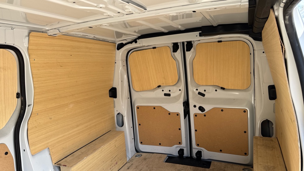 Peugeot Expert L1 Diesel 1.5 BlueHDi 120 Professional Van - Image 17