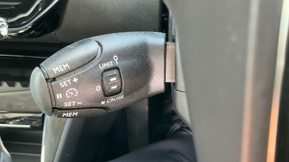 Peugeot 208 100kW E-Style 50kWh 5dr Auto Electric Hatchback - Image 35
