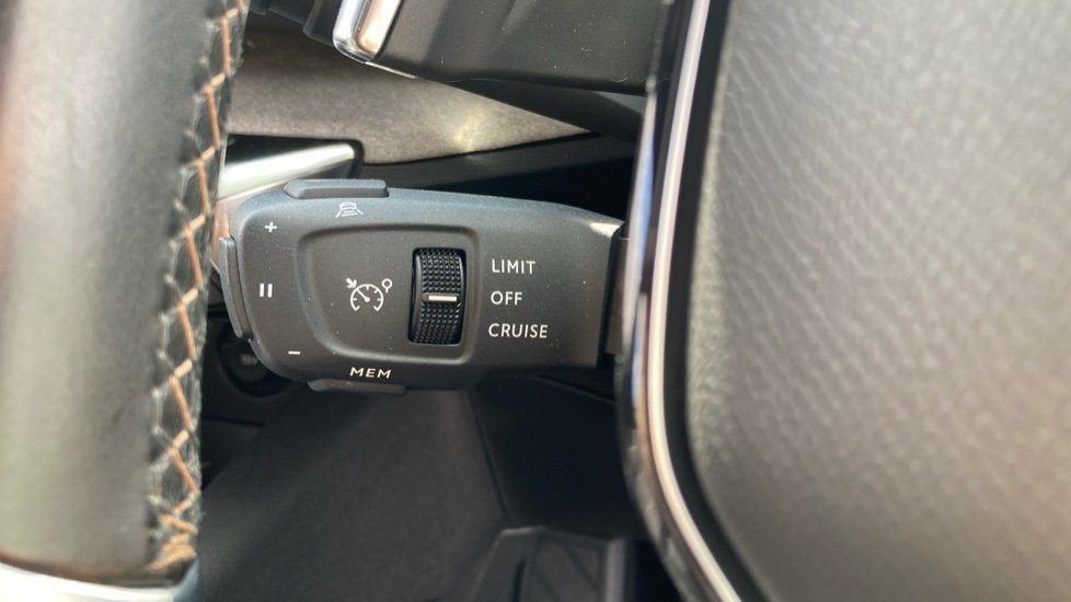 Peugeot 3008 1.5 BlueHDi GT Premium 5dr EAT8 Diesel Estate - Image 17