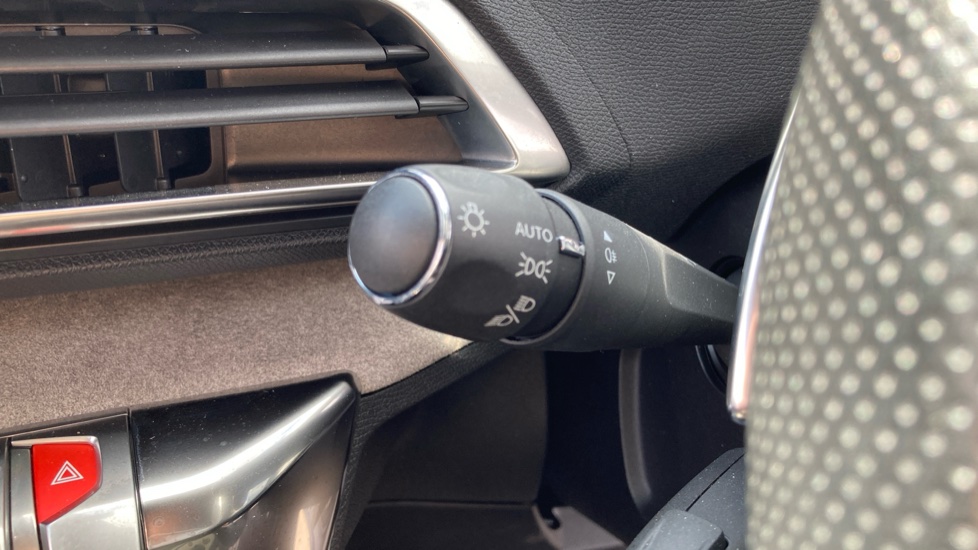 Peugeot 3008 1.5 BlueHDi GT Premium 5dr EAT8 Diesel Estate - Image 16