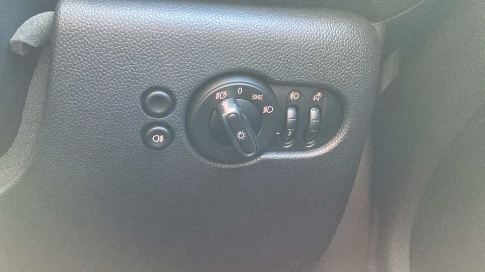 MINI Hatchback 1.5 Cooper Sport 3dr Auto Petrol Hatchback - Image 39