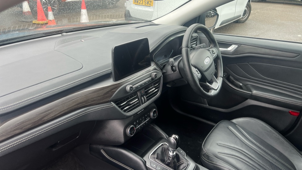 Ford Focus Vignale 1.0 EcoBoost 125 5dr Petrol Hatchback - Image 9