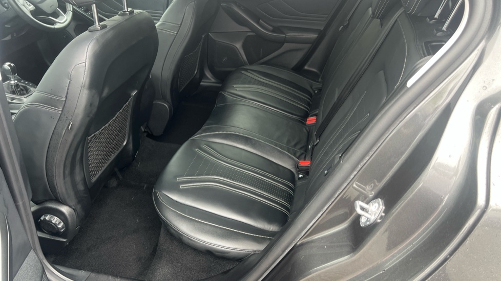 Ford Focus Vignale 1.0 EcoBoost 125 5dr Petrol Hatchback - Image 16