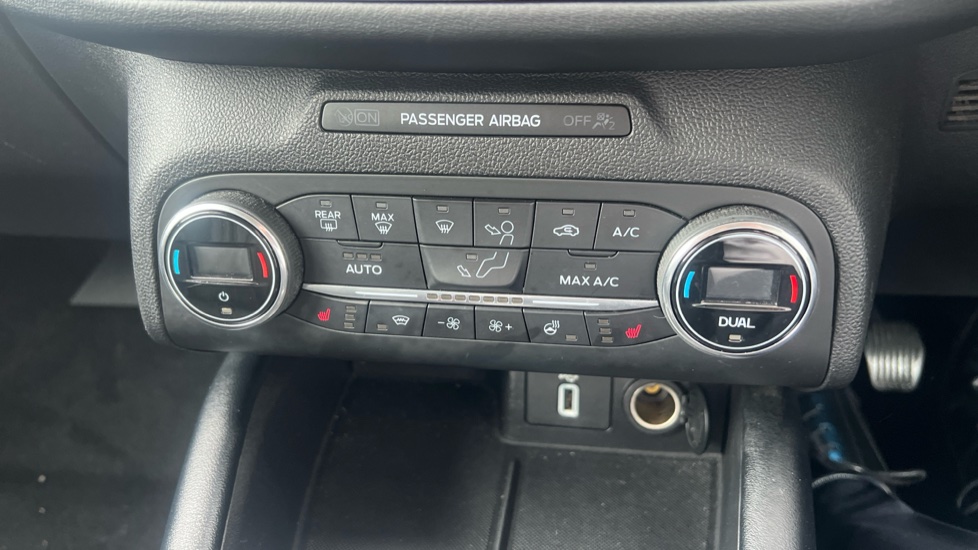 Ford Focus Vignale 1.0 EcoBoost 125 5dr Petrol Hatchback - Image 31