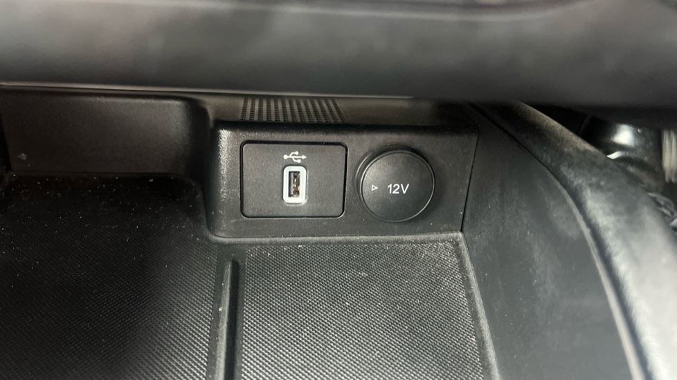 Ford Focus Vignale 1.0 EcoBoost 125 5dr Petrol Hatchback - Image 32