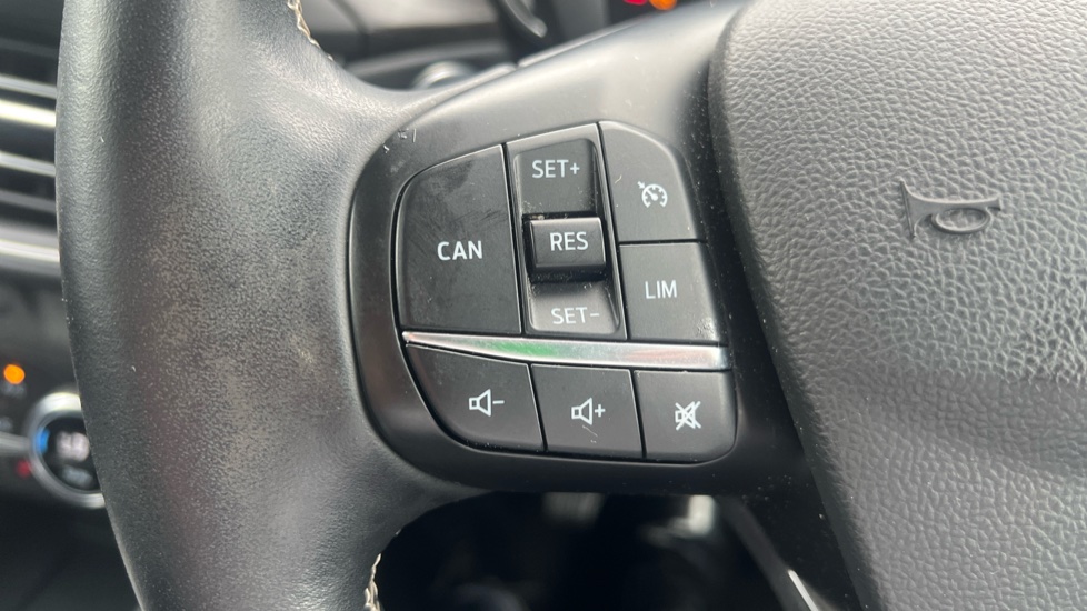 Ford Focus Vignale 1.0 EcoBoost 125 5dr Petrol Hatchback - Image 35