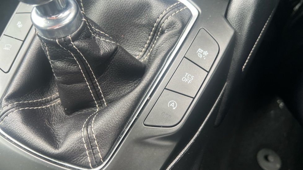 Ford Focus Vignale 1.0 EcoBoost 125 5dr Petrol Hatchback - Image 38