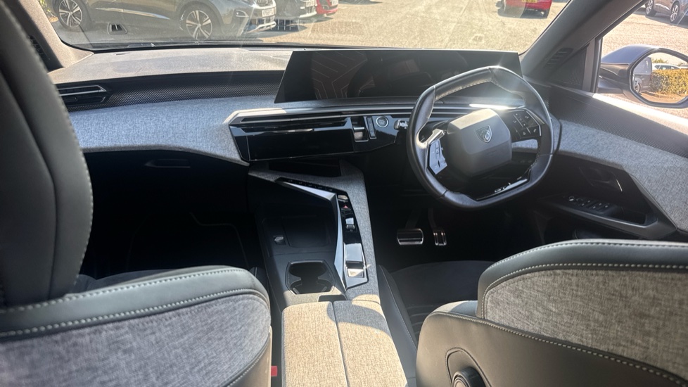 Peugeot 3008 1.2 Hybrid 136 GT 5dr e-DSC6 Petrol Estate - Image 14