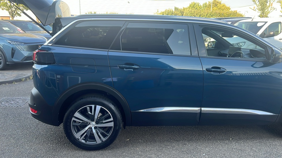 Peugeot 5008 1.2 PureTech Allure Premium+ 5dr EAT8 Petrol Estate - Image 6