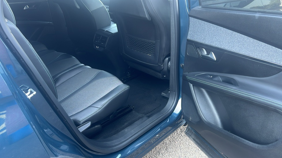 Peugeot 5008 1.2 PureTech Allure Premium+ 5dr EAT8 Petrol Estate - Image 8