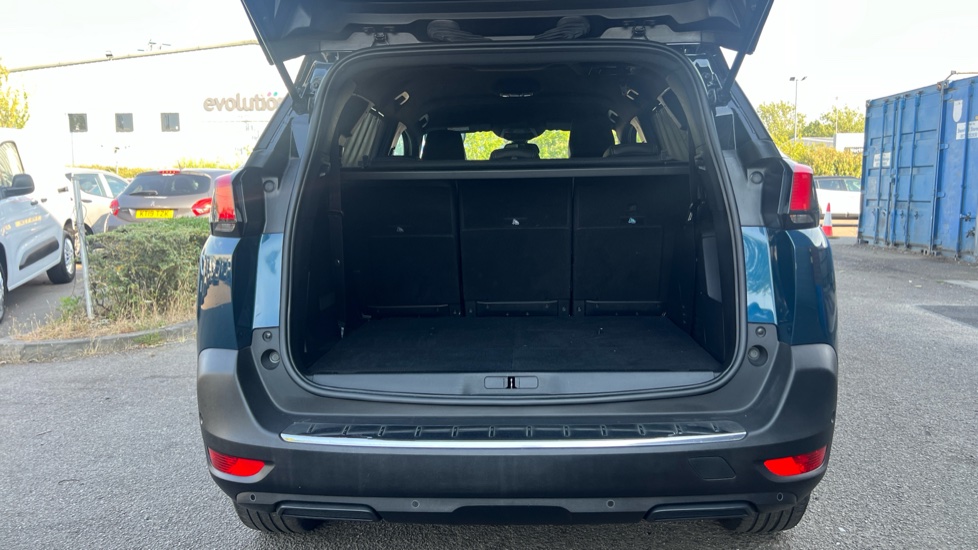 Peugeot 5008 1.2 PureTech Allure Premium+ 5dr EAT8 Petrol Estate - Image 10