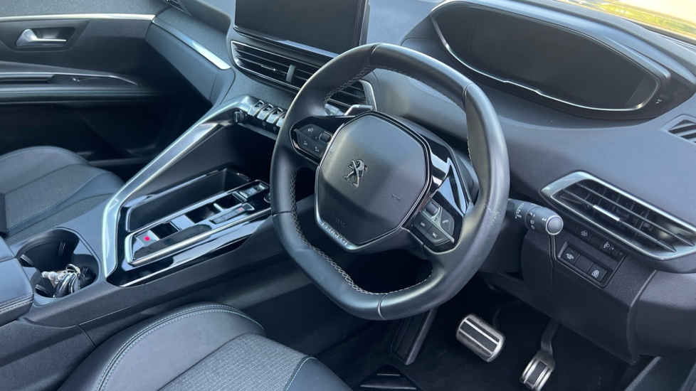 Peugeot 5008 1.2 PureTech Allure Premium+ 5dr EAT8 Petrol Estate - Image 21