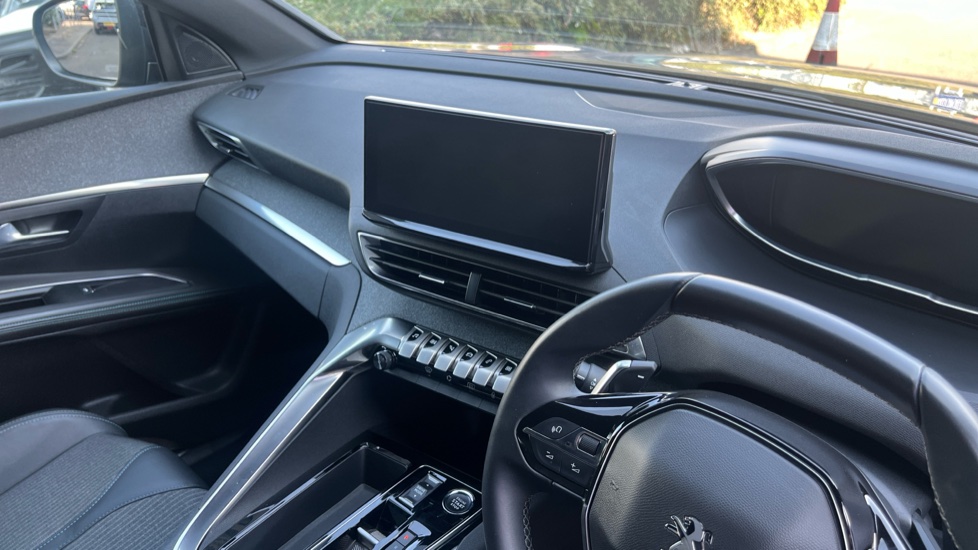Peugeot 5008 1.2 PureTech Allure Premium+ 5dr EAT8 Petrol Estate - Image 22