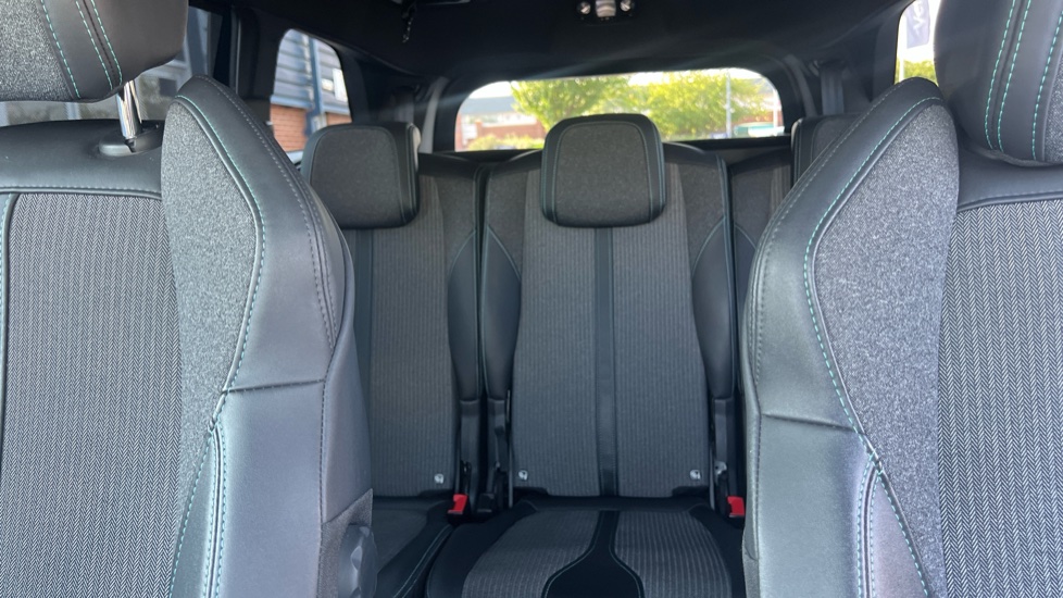 Peugeot 5008 1.2 PureTech Allure Premium+ 5dr EAT8 Petrol Estate - Image 36