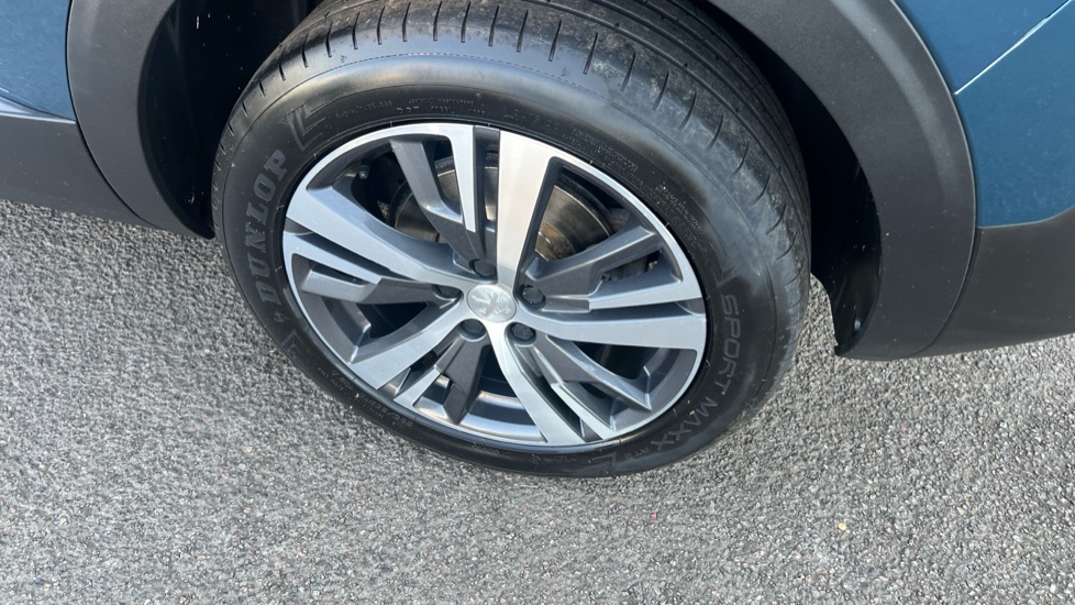 Peugeot 5008 1.2 PureTech Allure Premium+ 5dr EAT8 Petrol Estate - Image 18