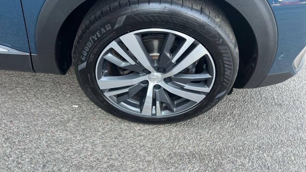 Peugeot 5008 1.2 PureTech Allure Premium+ 5dr EAT8 Petrol Estate - Image 16