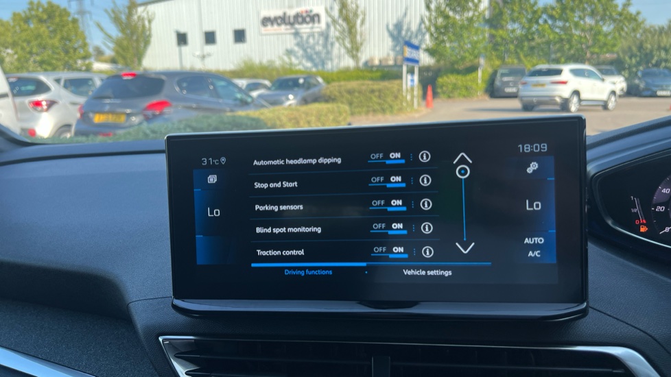 Peugeot 5008 1.2 PureTech Allure Premium+ 5dr EAT8 Petrol Estate - Image 33