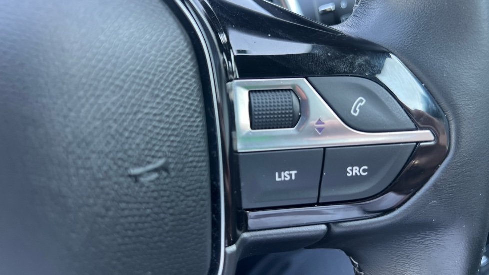 Peugeot 5008 1.2 PureTech Allure Premium+ 5dr EAT8 Petrol Estate - Image 25