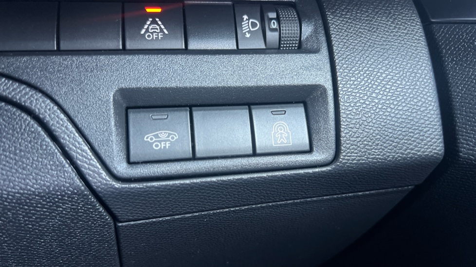 Peugeot 5008 1.2 PureTech Allure Premium+ 5dr EAT8 Petrol Estate - Image 43