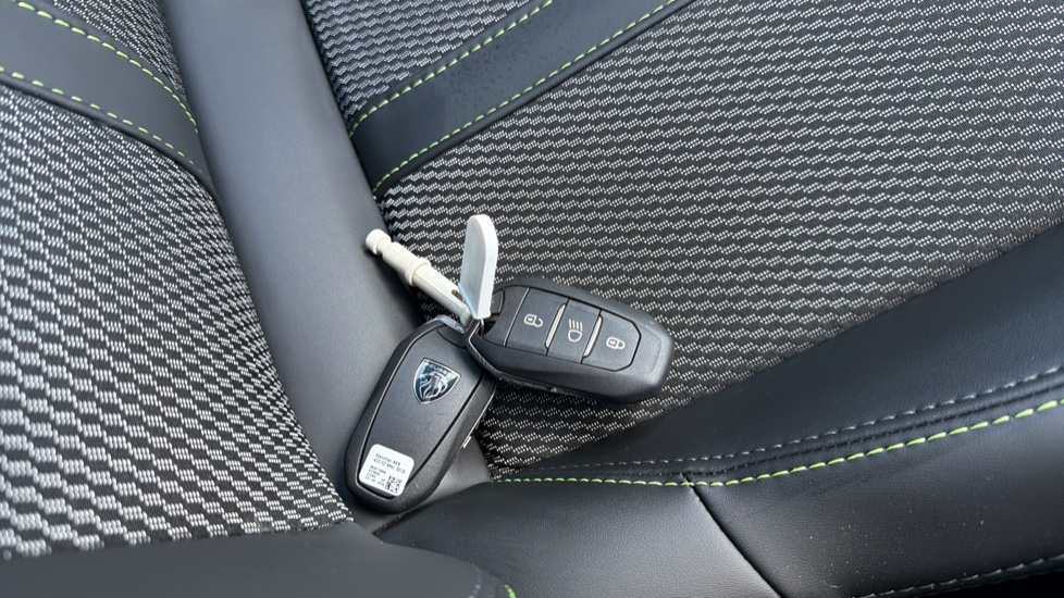 Peugeot 2008 1.2 PureTech 130 GT 5dr EAT8 Petrol Estate - Image 33