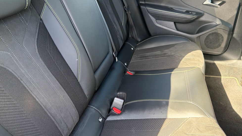 Peugeot 408 1.2 PureTech GT 5dr EAT8 Petrol Hatchback - Image 17