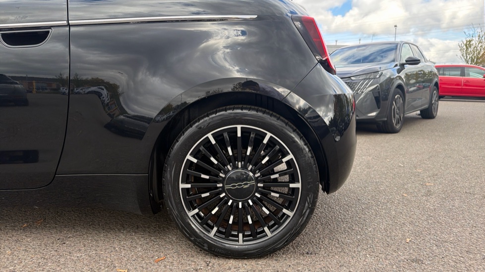 Fiat 500 87kW La Prima 42kWh 3dr Auto Electric Hatchback - Image 10