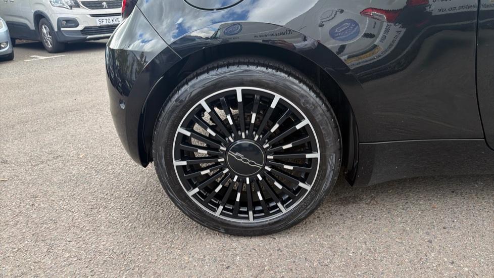 Fiat 500 87kW La Prima 42kWh 3dr Auto Electric Hatchback - Image 11