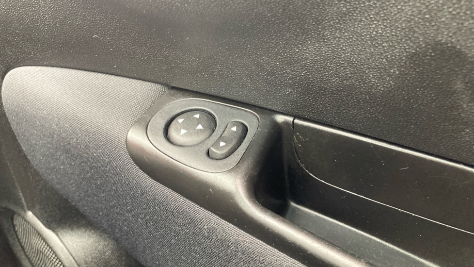 Fiat 500 1.0 Mild Hybrid 3dr Petrol Hatchback - Image 37