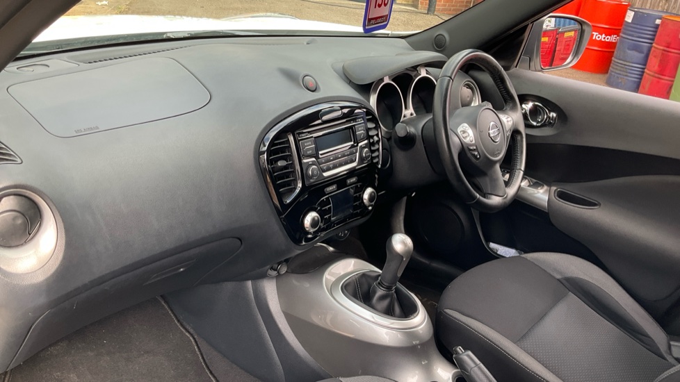 Nissan Juke 1.6 [112] Acenta 5dr Petrol Hatchback - Image 12