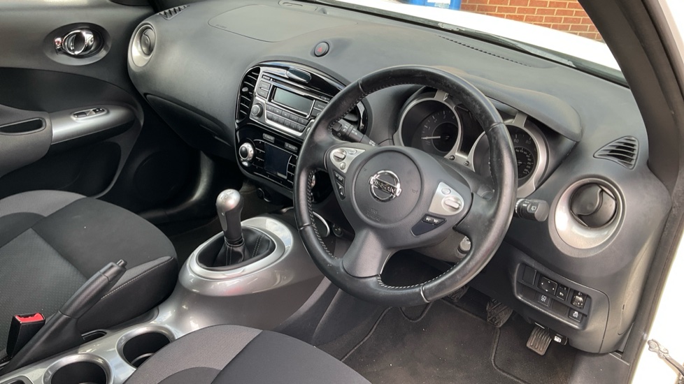 Nissan Juke 1.6 [112] Acenta 5dr Petrol Hatchback - Image 14