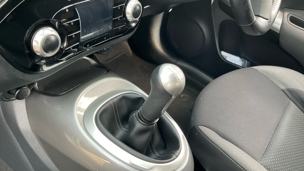 Nissan Juke 1.6 [112] Acenta 5dr Petrol Hatchback - Image 20