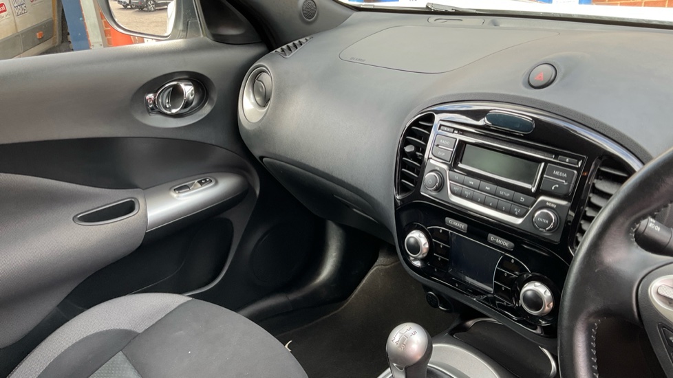 Nissan Juke 1.6 [112] Acenta 5dr Petrol Hatchback - Image 15