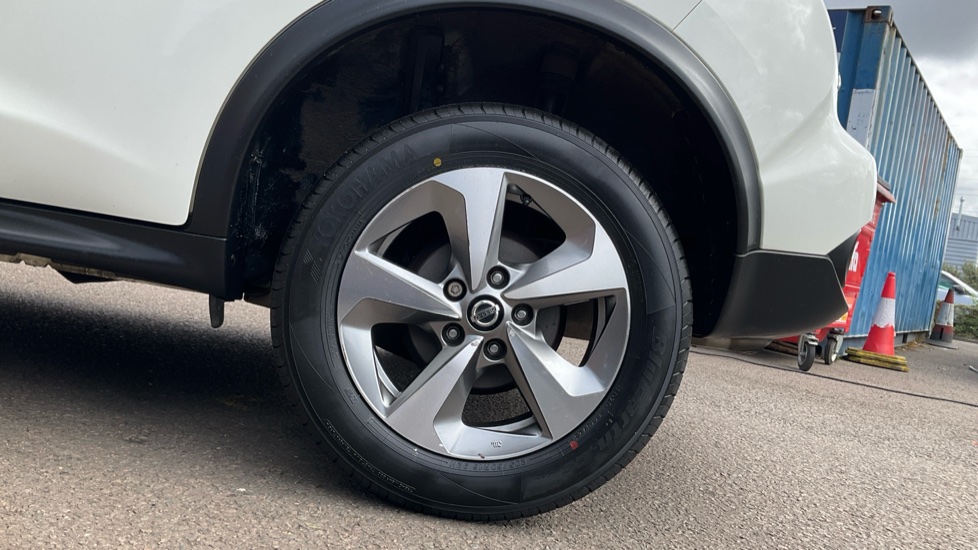 Nissan Juke 1.6 [112] Acenta 5dr Petrol Hatchback - Image 9