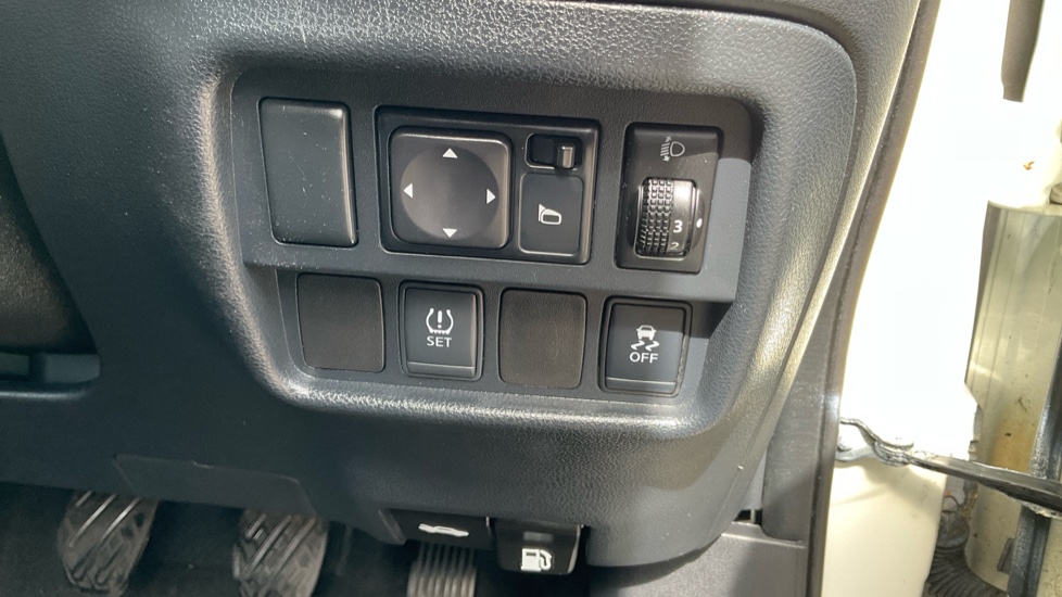 Nissan Juke 1.6 [112] Acenta 5dr Petrol Hatchback - Image 28