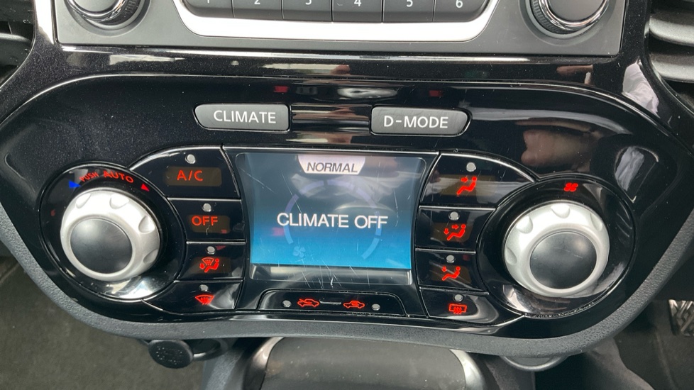 Nissan Juke 1.6 [112] Acenta 5dr Petrol Hatchback - Image 17
