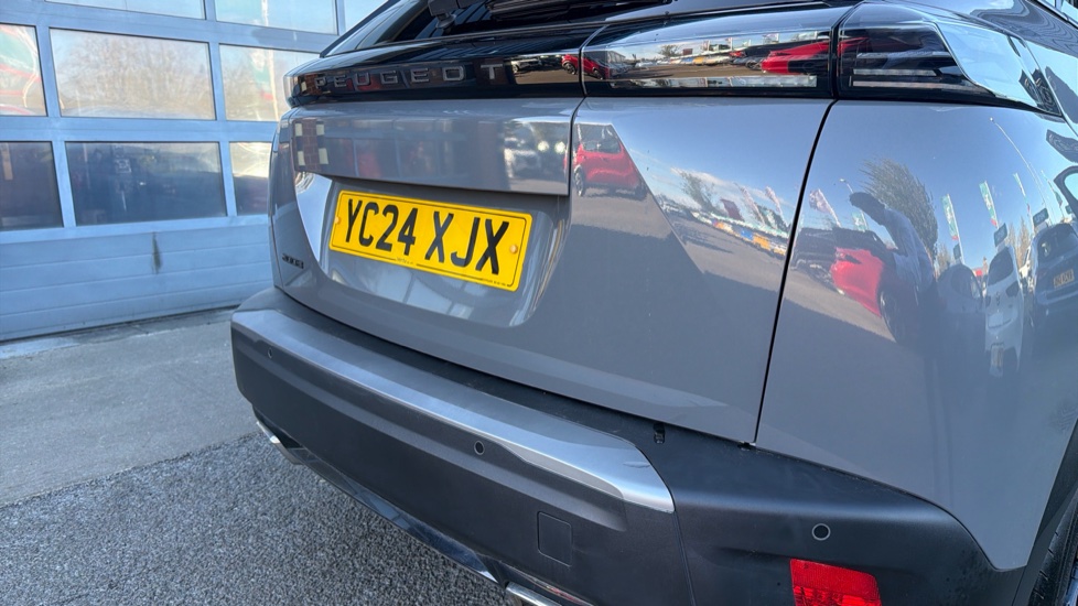 Peugeot 2008 1.2 PureTech 130 Allure 5dr Petrol Estate - Image 22