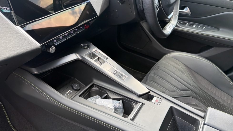 Peugeot 408 1.6 Plug-in Hybrid 225 GT 5dr e-EAT8 Hatchback - Image 24