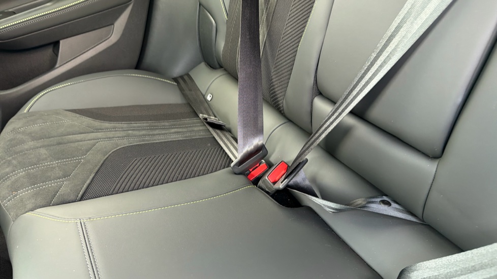 Peugeot 408 1.6 Plug-in Hybrid 225 GT 5dr e-EAT8 Hatchback - Image 28