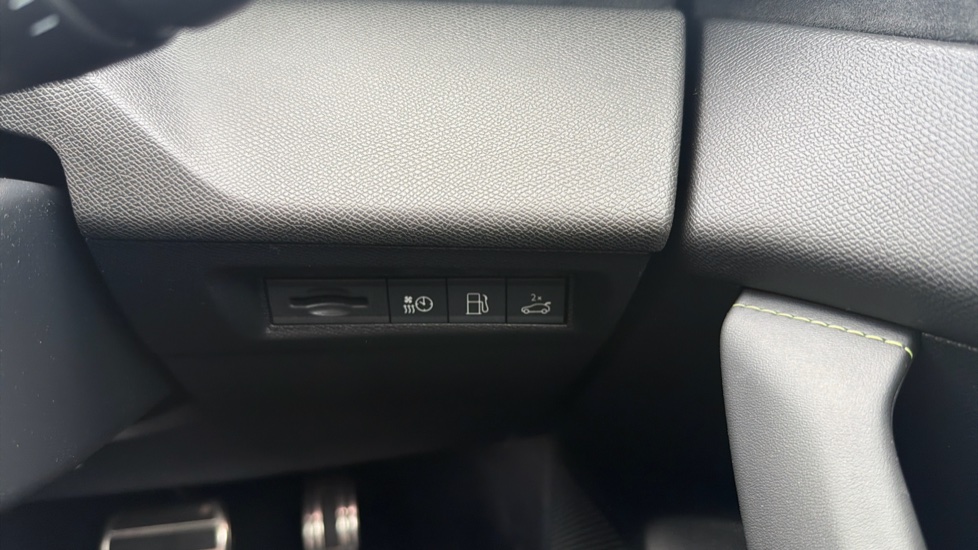 Peugeot 408 1.6 Plug-in Hybrid 225 GT 5dr e-EAT8 Hatchback - Image 31