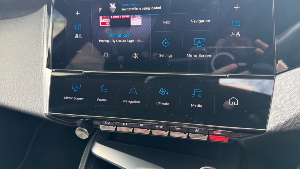 Peugeot 408 1.6 Plug-in Hybrid 225 GT 5dr e-EAT8 Hatchback - Image 21
