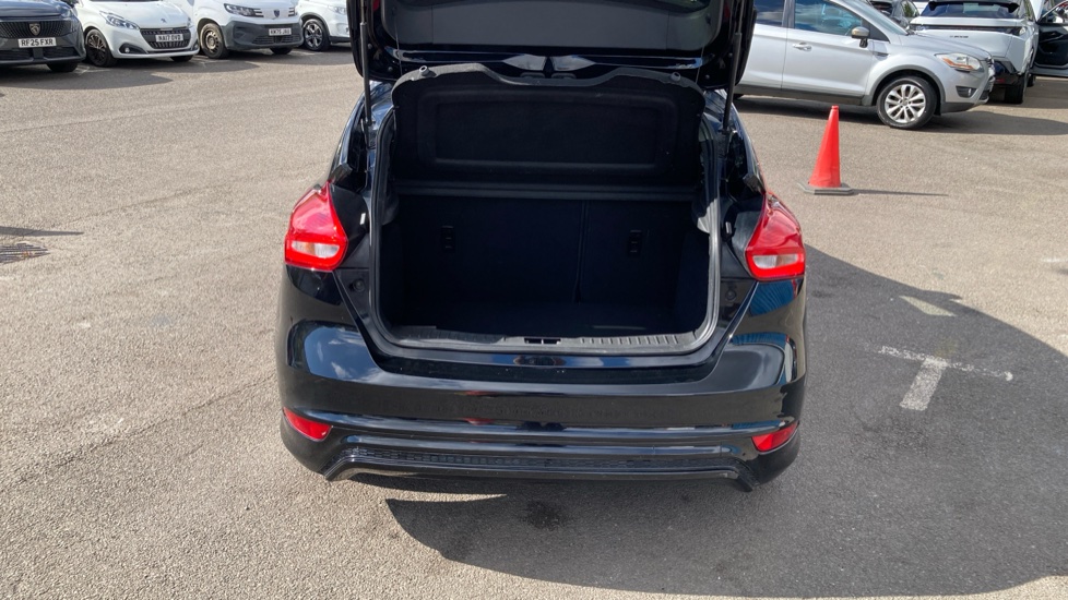 Ford Focus 1.0 EcoBoost 140 ST-Line Navigation 5dr Petrol Hatchback - Image 4