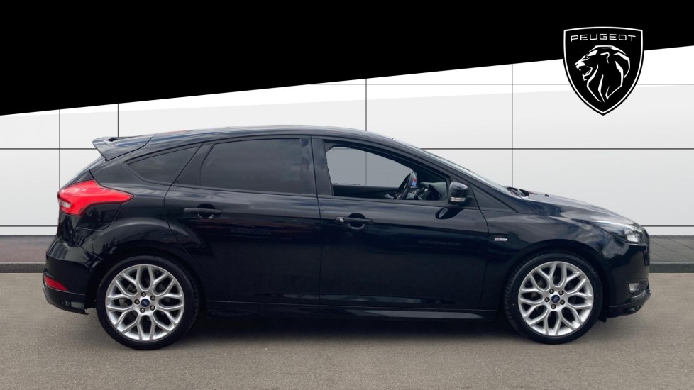 Ford Focus 1.0 EcoBoost 140 ST-Line Navigation 5dr Petrol Hatchback - Image 5