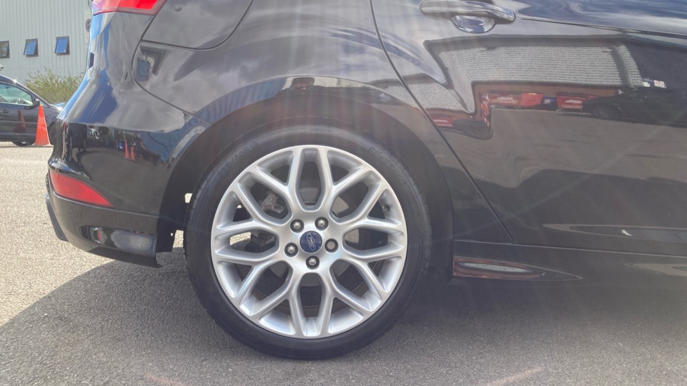 Ford Focus 1.0 EcoBoost 140 ST-Line Navigation 5dr Petrol Hatchback - Image 7