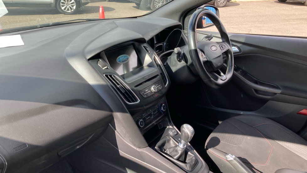 Ford Focus 1.0 EcoBoost 140 ST-Line Navigation 5dr Petrol Hatchback - Image 9