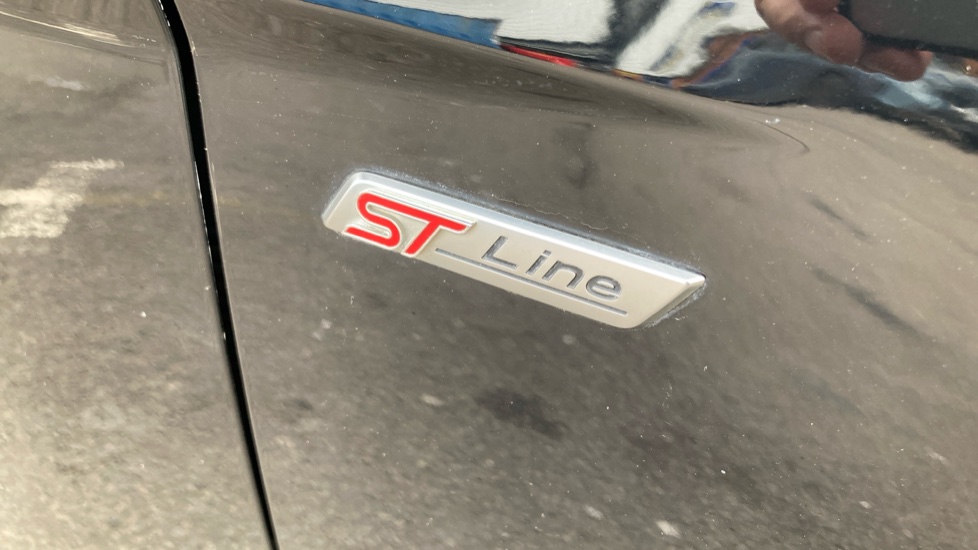 Ford Focus 1.0 EcoBoost 140 ST-Line Navigation 5dr Petrol Hatchback - Image 22