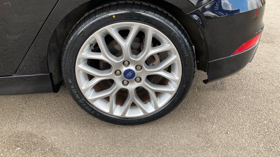 Ford Focus 1.0 EcoBoost 140 ST-Line Navigation 5dr Petrol Hatchback - Image 24