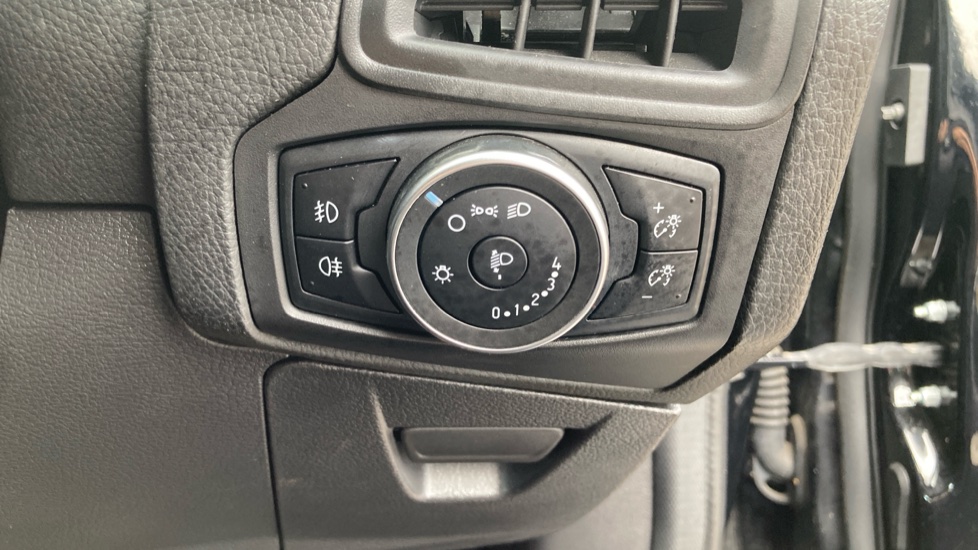 Ford Focus 1.0 EcoBoost 140 ST-Line Navigation 5dr Petrol Hatchback - Image 26
