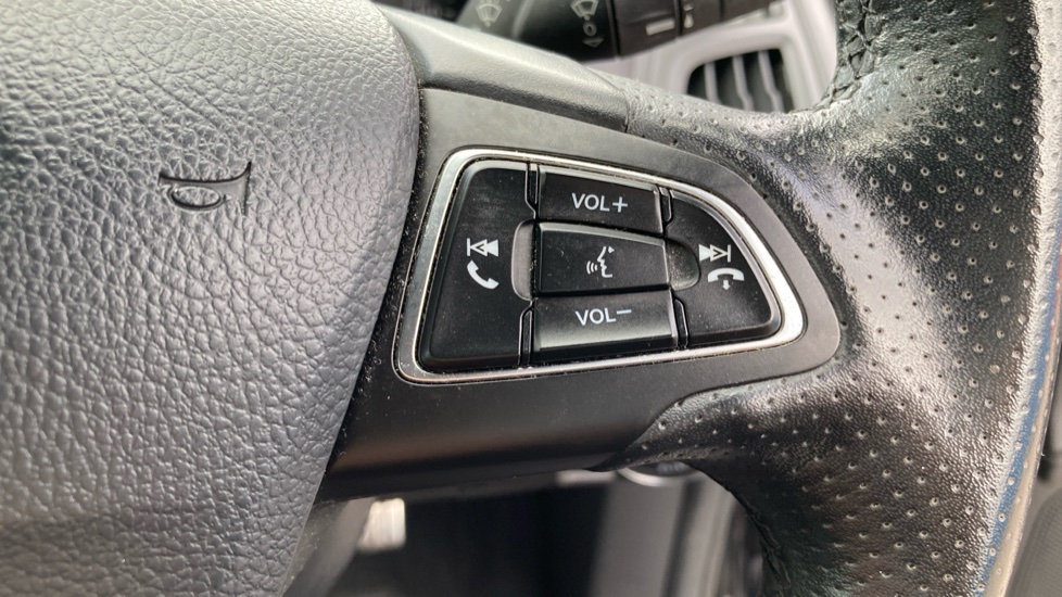 Ford Focus 1.0 EcoBoost 140 ST-Line Navigation 5dr Petrol Hatchback - Image 27