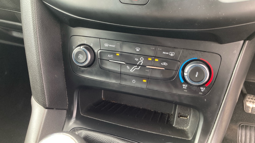 Ford Focus 1.0 EcoBoost 140 ST-Line Navigation 5dr Petrol Hatchback - Image 31